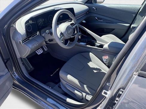 New 2025 Hyundai Elantra SEL image 3