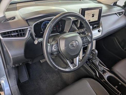 Used 2023 Toyota Corolla Cross XLE w/ Convenience Package FWD image 10