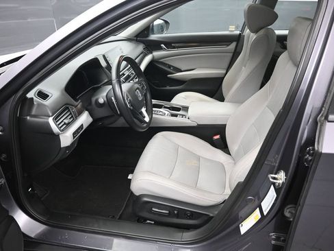 Used 2018 Honda Accord Touring image 9