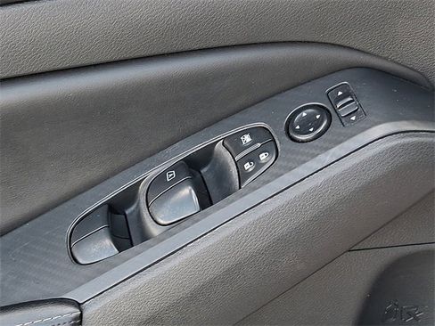 Used 2024 Nissan Altima 2.5 SV image 25