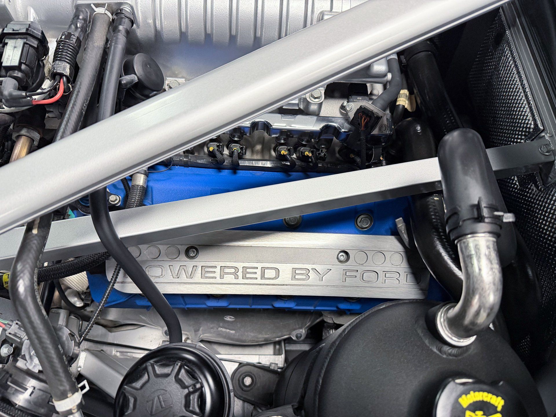 Used 2006 Ford GT RWD image 15