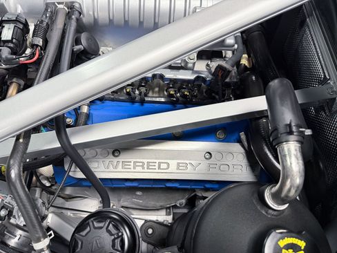 Used 2006 Ford GT RWD image 15