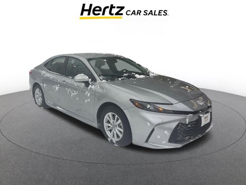 Used 2025 Toyota Camry LE image 1