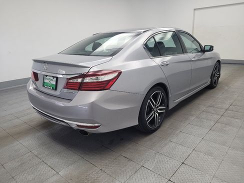 Used 2017 Honda Accord Sport image 9
