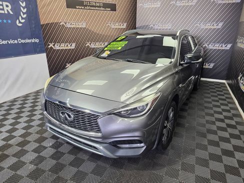 Used 2017 INFINITI QX30 Premium w/ Navigation Package AWD/4WD image 2