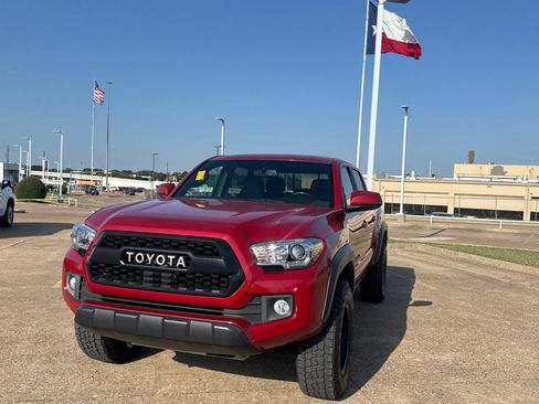 Used 2017 Toyota Tacoma TRD Off-Road w/ Tow Package (A/T) AWD/4WD image 6