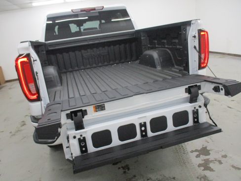New 2026 GMC Sierra 1500 AT4 w/ AT4 Premium Package AWD/4WD image 17