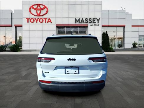 Used 2023 Jeep Grand Cherokee L Laredo image 4