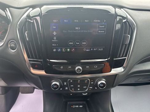 Used 2023 Chevrolet Traverse LT FWD image 16