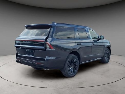 New 2027 Lincoln Navigator Reserve w/ Jet Appearance Package AWD/4WD image 9