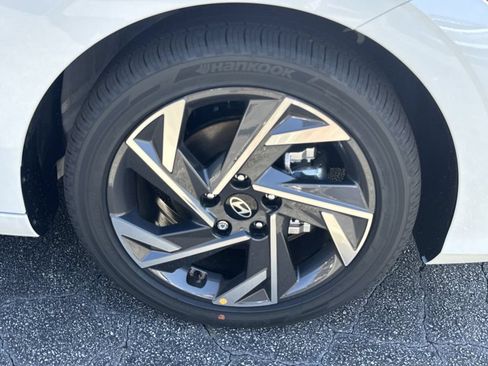 New 2025 Hyundai Elantra SEL FWD image 12