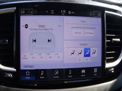 Certified 2025 Chrysler Pacifica Select FWD image 29