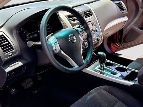 Used 2013 Nissan Altima 2.5 S FWD image 4