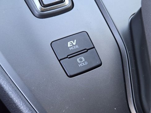 Certified 2025 Lexus UX 300h FWD w/ Accessory Package (Z2) image 21