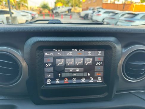 Used 2021 Jeep Wrangler Sport AWD/4WD image 33