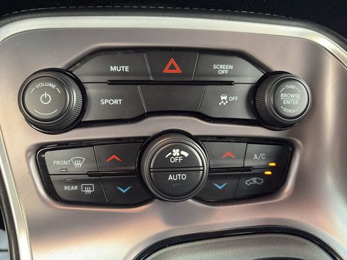 Used 2022 Dodge Challenger SXT RWD image 22