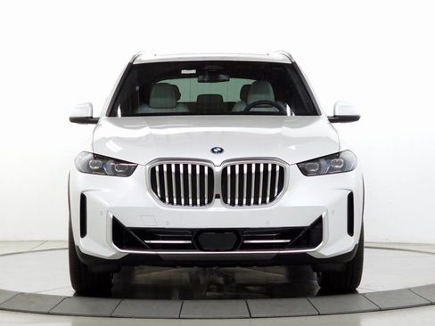 Used 2026 BMW X5 xDrive50e w/ Premium Package image 2