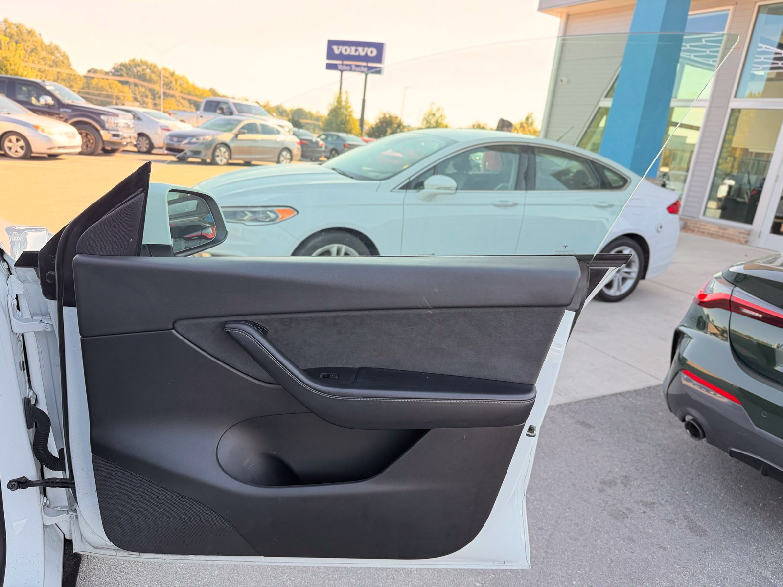 Used 2022 Tesla Model Y Long Range AWD/4WD image 22