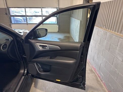 Used 2018 Nissan Pathfinder SL w/ SL Premium Package image 19