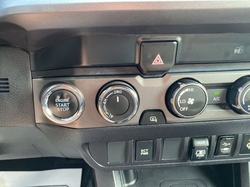 Used 2019 Toyota Tacoma TRD Sport AWD/4WD image 26