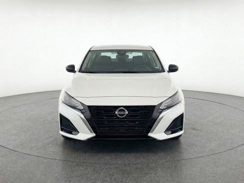 Used 2025 Nissan Altima 2.5 SV image 2