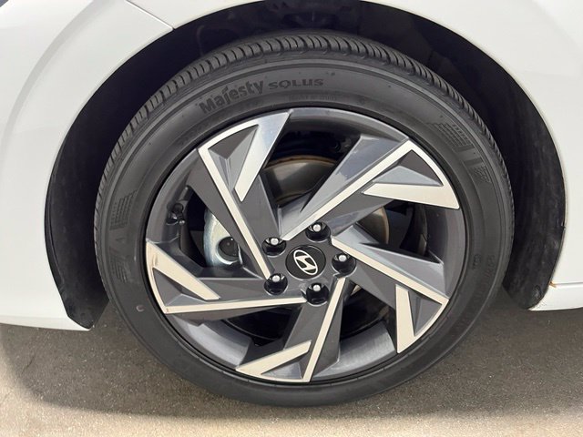 Used 2025 Hyundai Elantra SEL FWD image 28