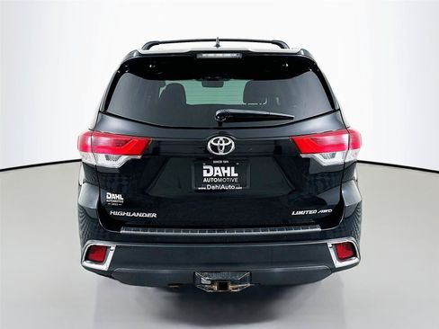Used 2017 Toyota Highlander Limited AWD/4WD image 12