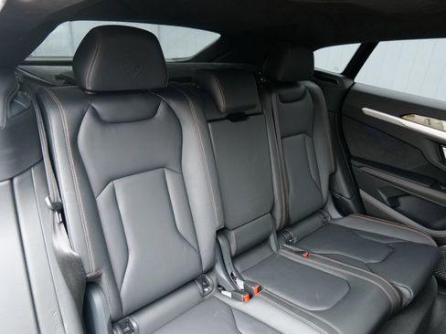 Used 2021 Lamborghini Urus image 44