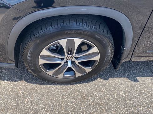 Used 2022 Toyota Highlander XLE FWD image 20