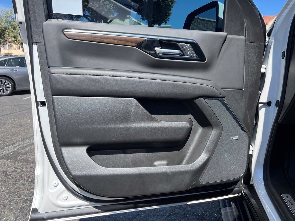 Used 2025 Chevrolet Tahoe High Country AWD/4WD image 41