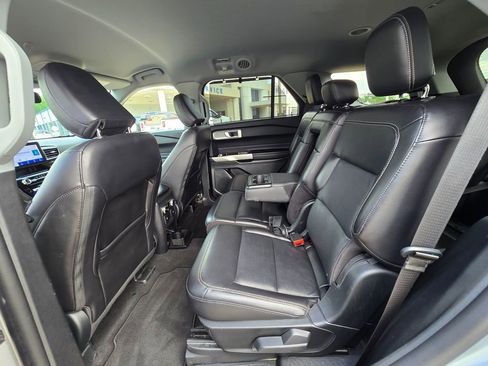 Used 2023 Ford Explorer Limited AWD/4WD image 14