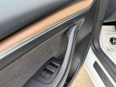 Used 2023 Tesla Model 3 Standard Range RWD image 9