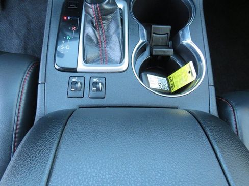 Used 2019 Toyota Highlander SE image 25