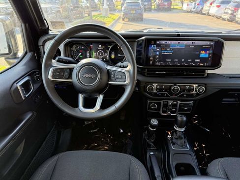 Used 2024 Jeep Wrangler Unlimited Sahara AWD/4WD image 18