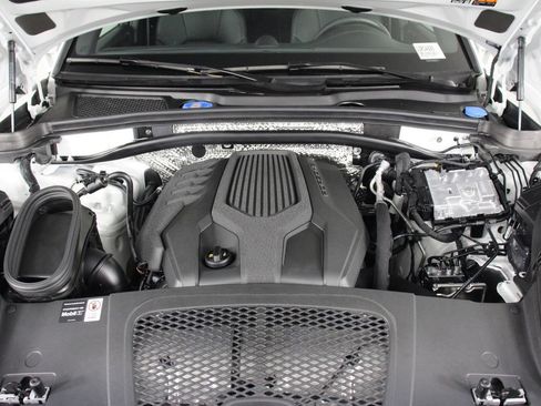 Certified 2026 Porsche Macan AWD/4WD image 26