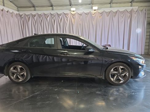 Used 2023 Hyundai Elantra SEL w/ Convenience Package FWD image 9