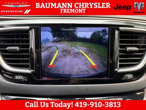 Used 2018 Chrysler Pacifica Touring-L Plus w/ Tire & Wheel Group FWD image 20