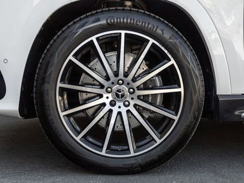 Used 2025 Mercedes-Benz GLS 580 4MATIC image 17