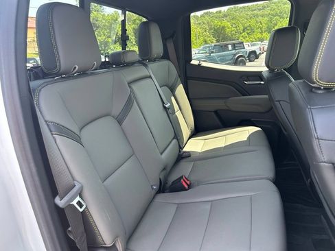 Used 2025 Chevrolet Colorado ZR2 w/ Technology Package AWD/4WD image 41