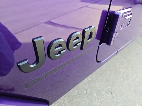 New 2026 Jeep Gladiator Sport AWD/4WD image 18