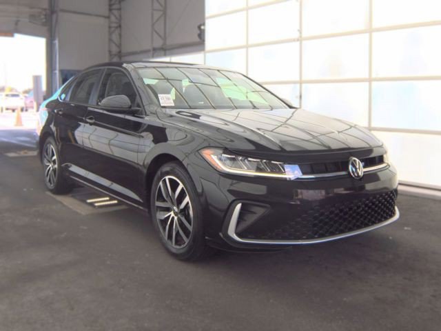 Used 2025 Volkswagen Jetta SE FWD image 3