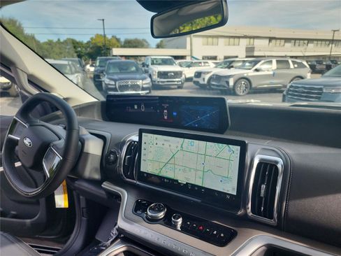 New 2025 Ford Expedition Max Platinum w/ Driver's Package image 30