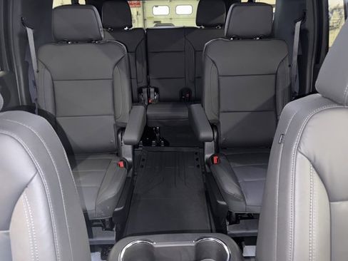 New 2026 Chevrolet Suburban LT image 29