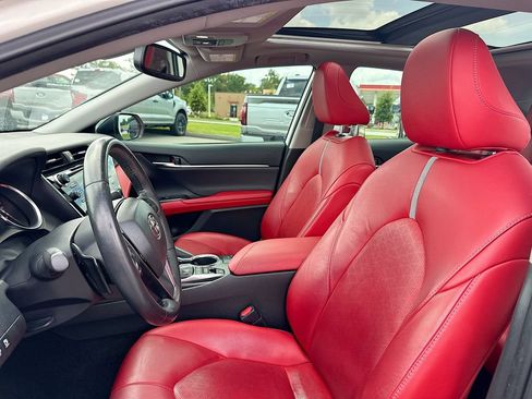 Used 2020 Toyota Camry XSE FWD image 8