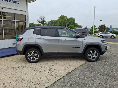 Used 2022 Jeep Compass Trailhawk w/ Sun and Sound Group AWD/4WD image 7