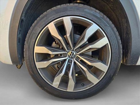 Used 2020 Volkswagen Atlas Cross Sport SEL R-Line image 20