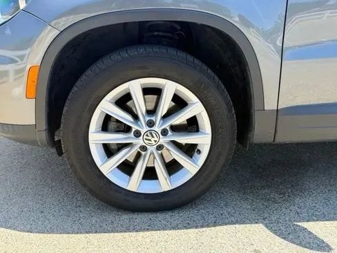 Used 2018 Volkswagen Tiguan Limited w/ Premium Package FWD image 28