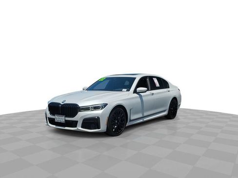 Used 2022 BMW 740i w/ M Sport Package RWD image 4