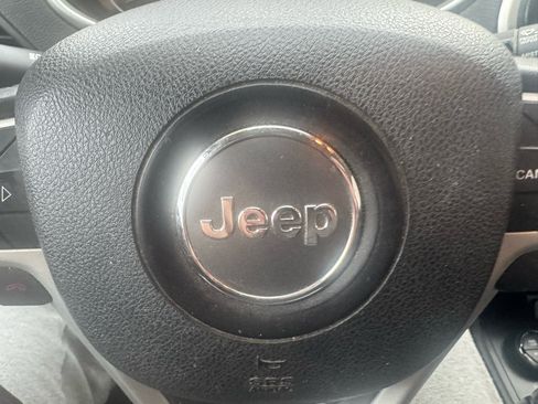 Used 2015 Jeep Cherokee Trailhawk w/ Comfort/Convenience Group image 19