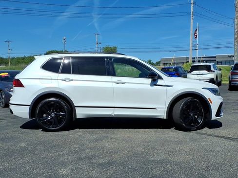 Used 2023 Volkswagen Tiguan SE R-Line AWD/4WD image 2